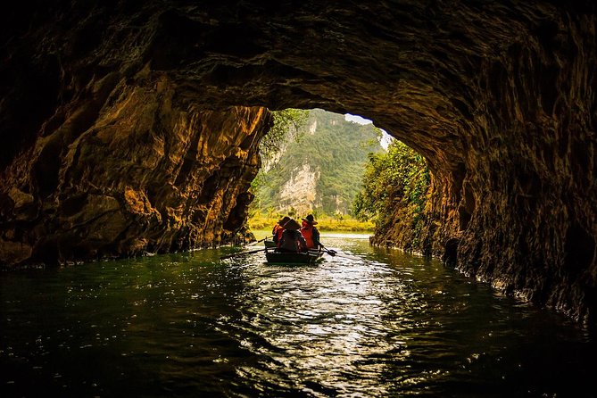 From Hanoi: Ninh Binh Tour Highlights - Transfer & Buffet Lunch - Trang An or Tam Coc by local rowboat