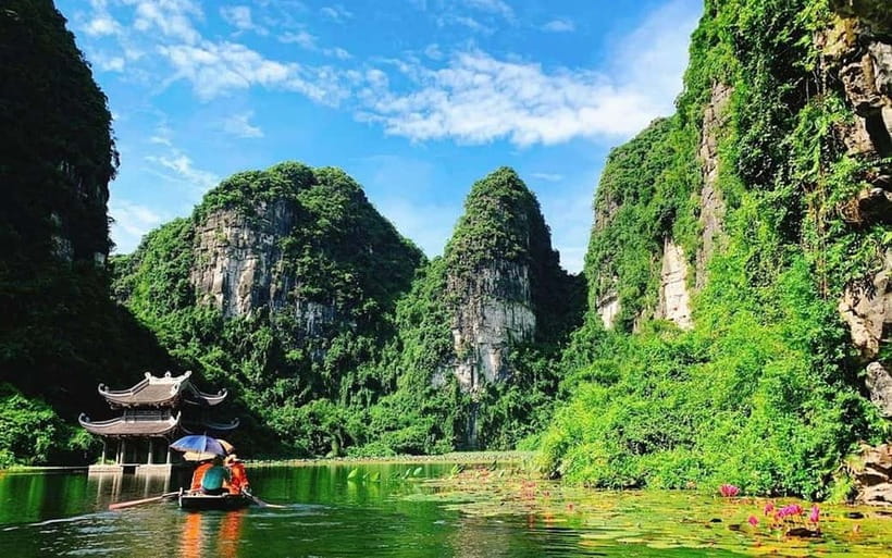 From Hanoi/NinhBinh: HoaLu-Bai Din- TrangAn- MuaCave-BichDon - Mua Cave and the 500-step test