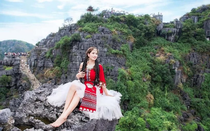 From Hanoi/NinhBinh: HoaLu-Bai Din- TrangAn- MuaCave-BichDon - Lunch and the value of the $27 price