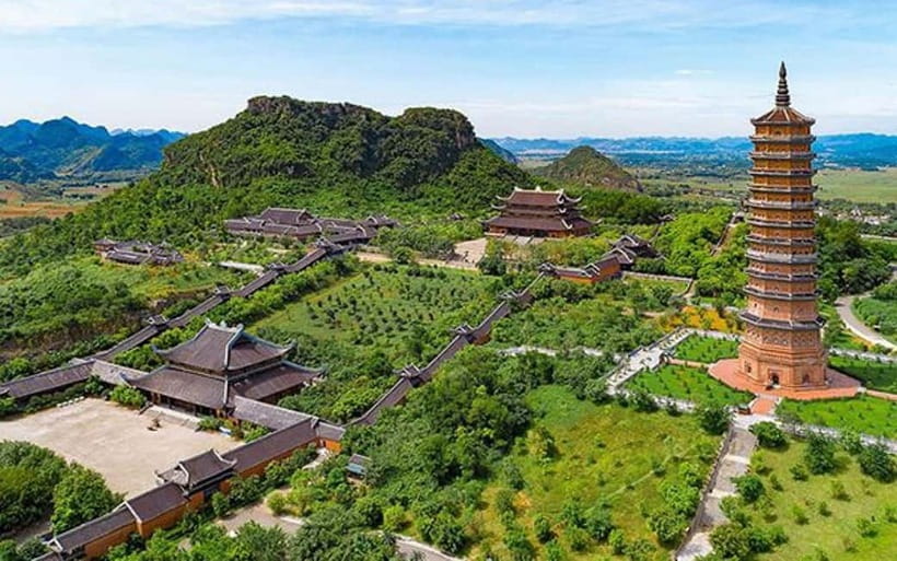 From Hanoi/NinhBinh: HoaLu-Bai Din- TrangAn- MuaCave-BichDon - Hoa Lu and the temples of two early kings
