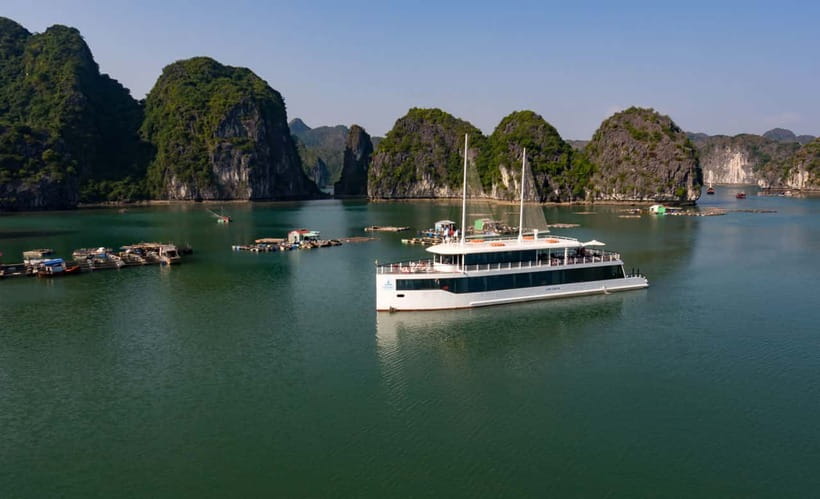 From Hanoi or Halong: Halong Bay Day Cruise - A long but efficient day from Hanoi