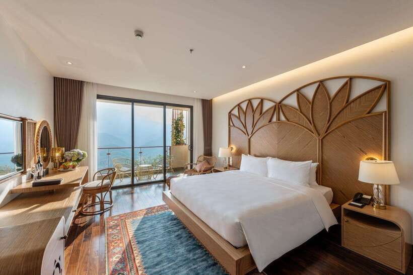 From Hanoi: Premium 2-Day Sapa Adventure with DCAR Limousine - Route two: Cat Cat Village from a central Sapa hotel