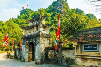 Tam Coc Boat Trip and Hoa Lu & Mua Cave Tour