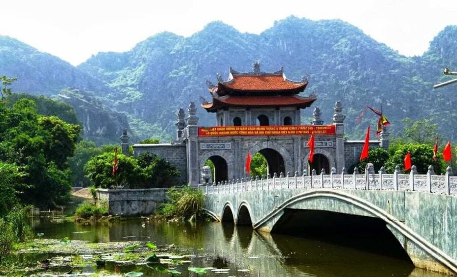 From Hanoi: Tam Coc Boat Trip and Hoa Lu & Mua Cave Tour - Timing, group size, and what $43 buys you