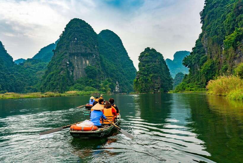 From Hanoi: Trang An Eco-tourism -Bai Dinh pagoda & Mua Cave - Lunch with Ninh Binh specialties