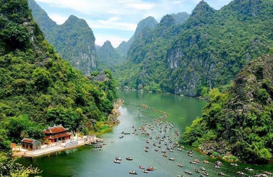 From Hanoi: Trang An eco-tourism - Hoa Lu ancient & Mua Cave - Why this Hanoi day trip works