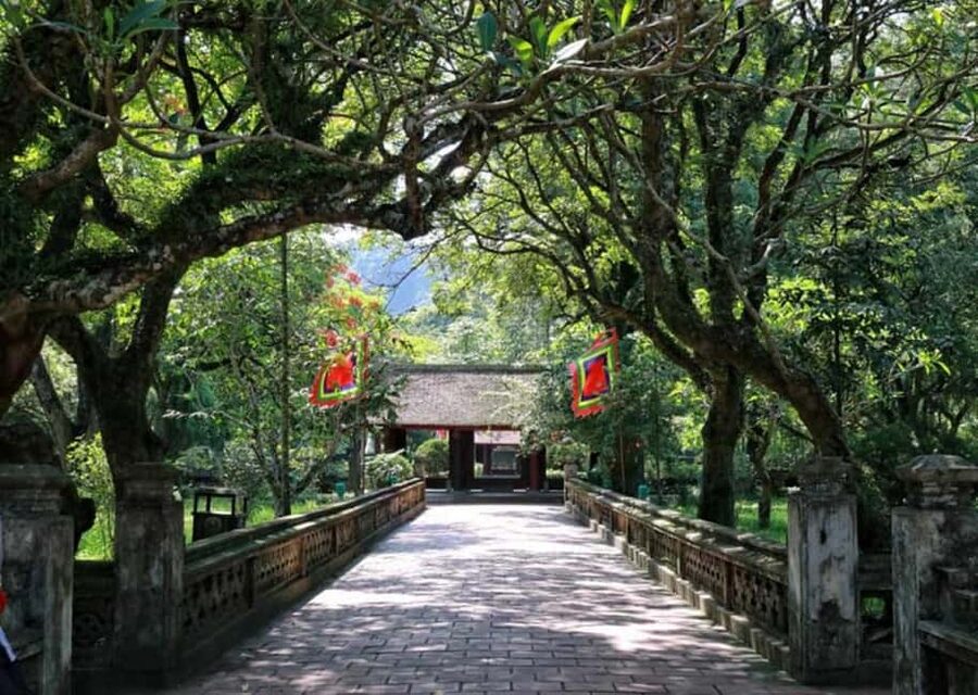 From Hanoi: Trang An eco-tourism - Hoa Lu ancient & Mua Cave - Lunch and the value of a bundled meal