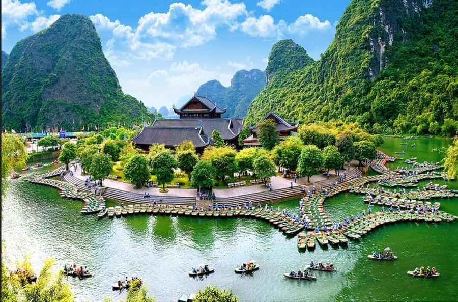 From Hanoi: Trang An eco-tourism - Hoa Lu ancient & Mua Cave - Trang An by rowboat through four caves
