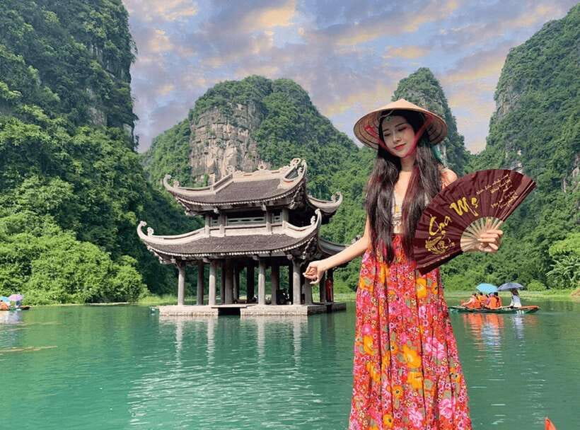 From Ninh Binh: Hoa Lu, Bai Dinh, Trang An, & Mua Cave Tour - Trang An by wooden boat through caves and cliffs