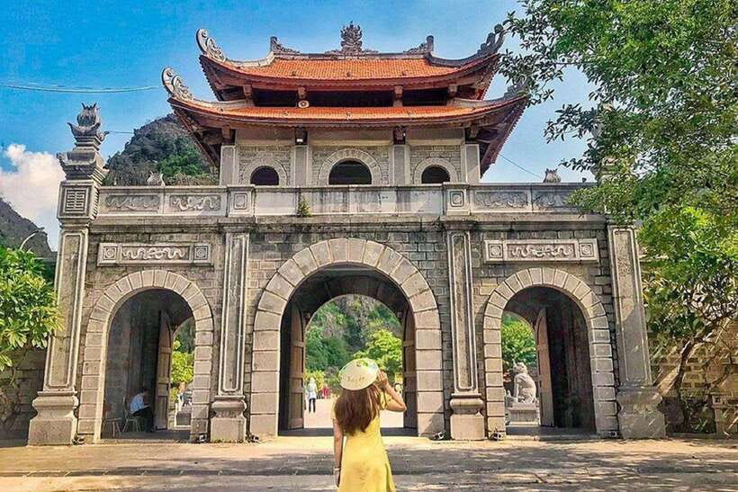 From Ninh Binh: Hoa Lu, Bai Dinh, Trang An, & Mua Cave Tour - Guides who shape the day