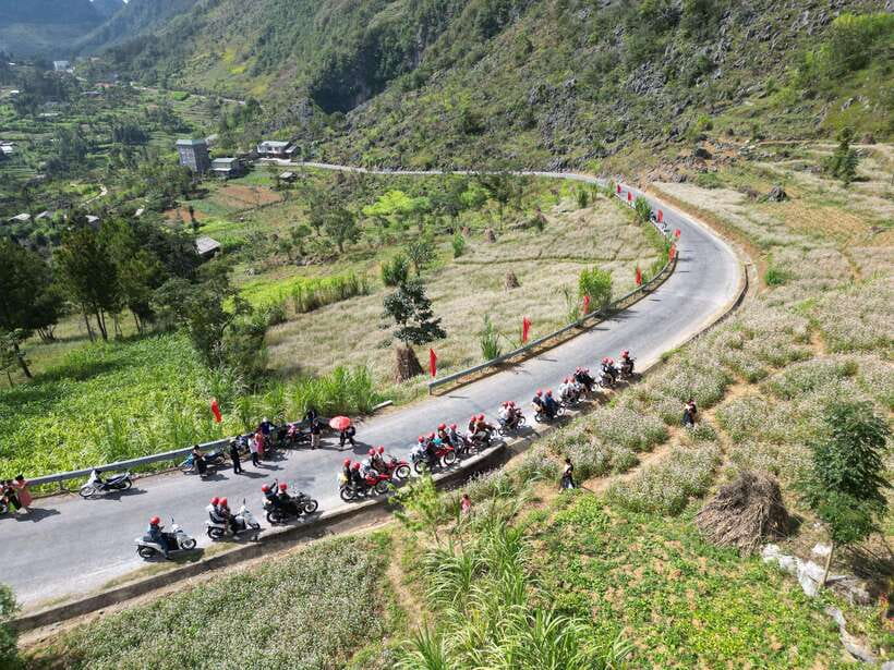 From Sapa: 2 Day Ha Giang Loop Motorbike Tour With Rider - Day one: Bac Sum Pass to Dong Van