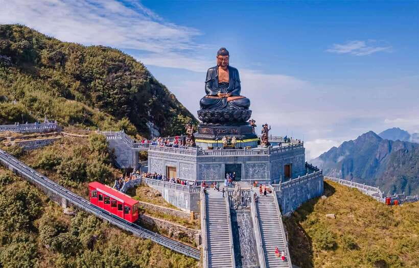 From Sapa:Cable Car Ticket To Fansipan Legend & Car Transfer - The long cable car ride above Sapa