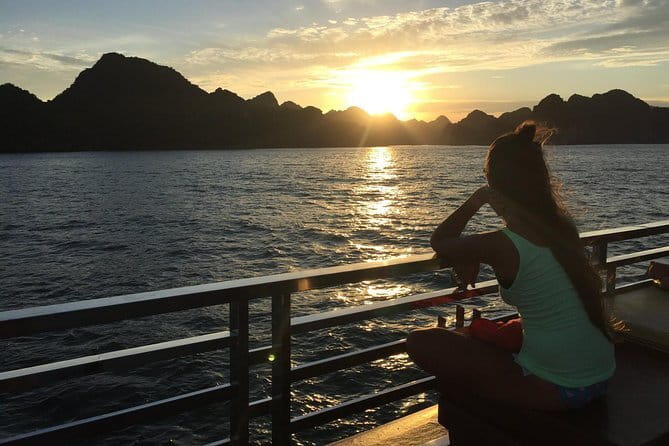 Full day deep water soloing - Kayaking in Cat Ba - Ha Long Bay. - Lunch on the boat at noon