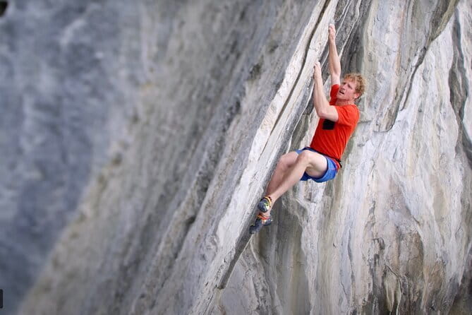 Full day deep water soloing - Kayaking in Cat Ba - Ha Long Bay. - The guide makes the difference