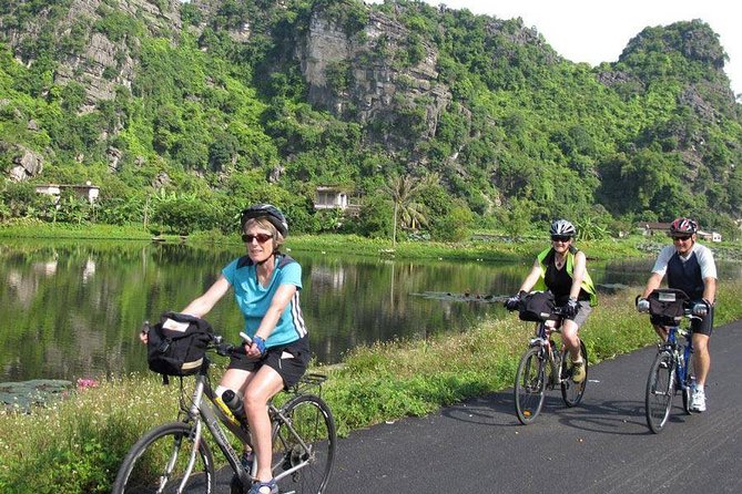 Full Day Hoa Lu - Tam Coc - Mua Cave Group Tour - Limousine Bus - Tam Coc by bamboo boat