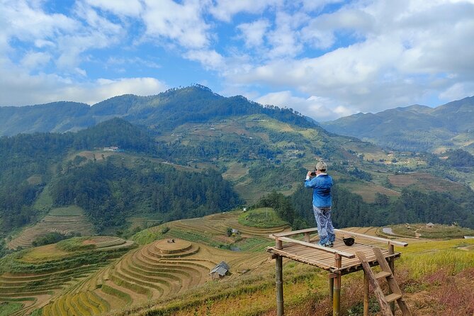 Full day motorbike Mu Cang Chai - Noon lunch with local food
