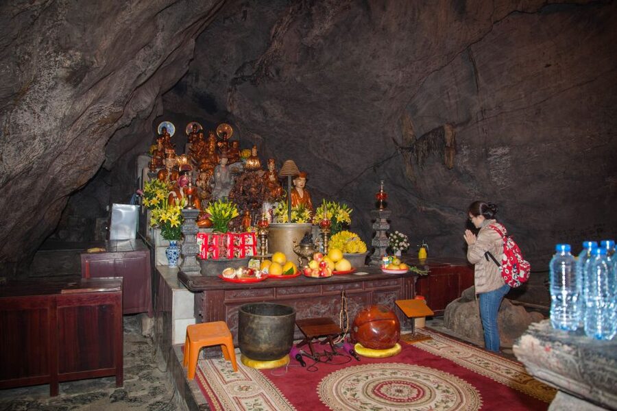 Full-Day Perfume Pagoda Private or Small-Group Tour - Lunch at the foot of the mountain