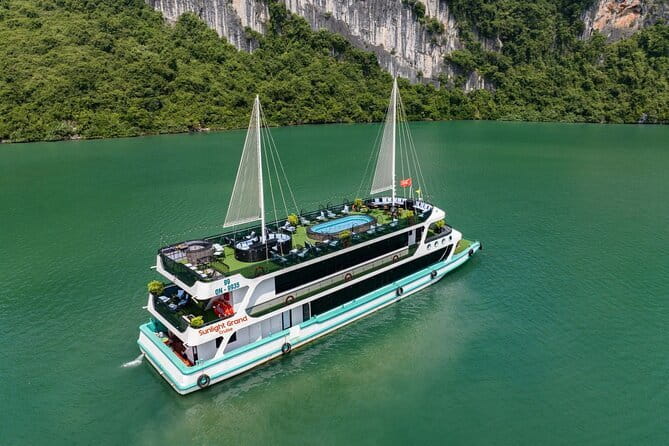 Full Day Private Tour in Halong with Lunch - Swimming, trampoline, and water slide in Lan Ha Bay