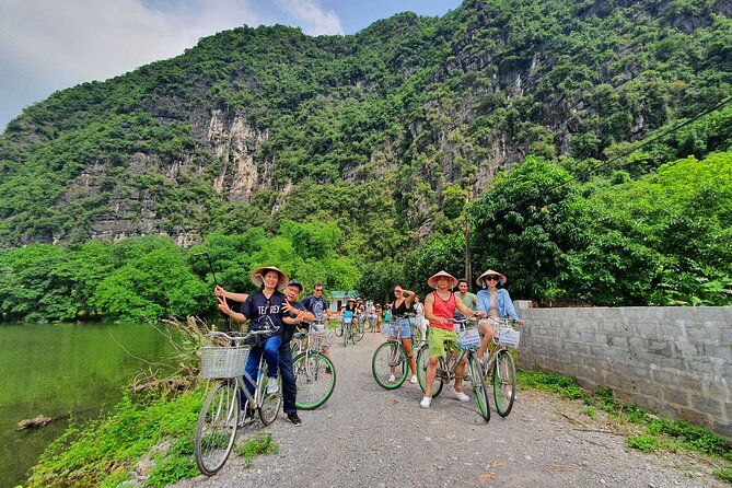 Full-Day Tour Hoa Lu, Tam Coc Boat Trip and Mua Cave - Who should book this experience?