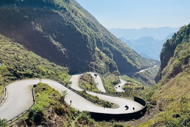Ha Giang Loop motobike Tour 4D/3N All-Inclusive (small group) - Day two, the plateau and Vietnam’s northern marker