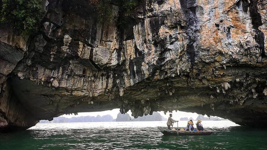 Ha Long 1 Day Luxury Small Group & Kayaking - Sung Sot Cave and its strange stone shapes