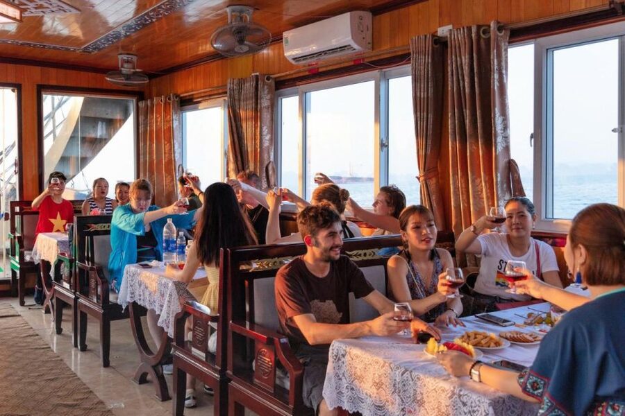Ha Long: Afternoon Cruise with Lunch, Kayaking, and Swimming - Guides, communication, and how the day is managed