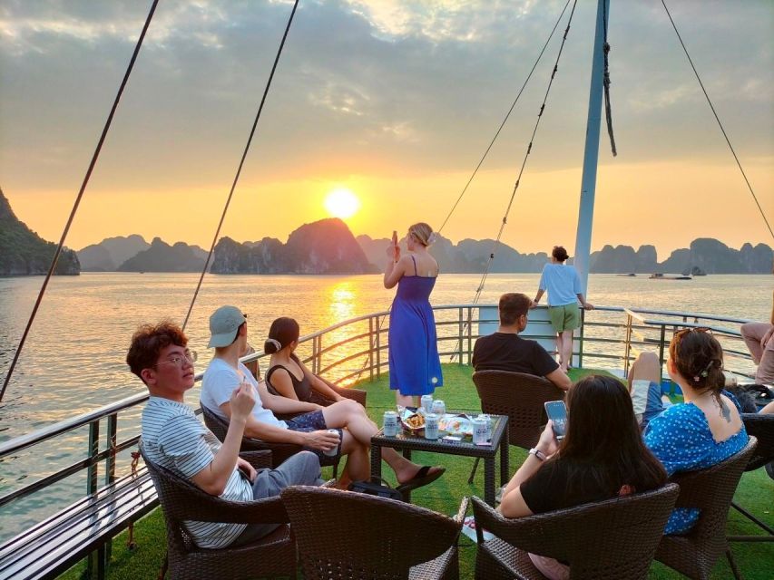 Ha Long: Afternoon Cruise with Lunch, Kayaking, and Swimming - Lunch on board, with real value at the table