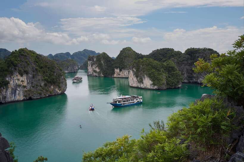 Ha Long Bay: 2-Day Tour with La Pandora Boutique Cruise - Kayaking and swimming at Ong Cam