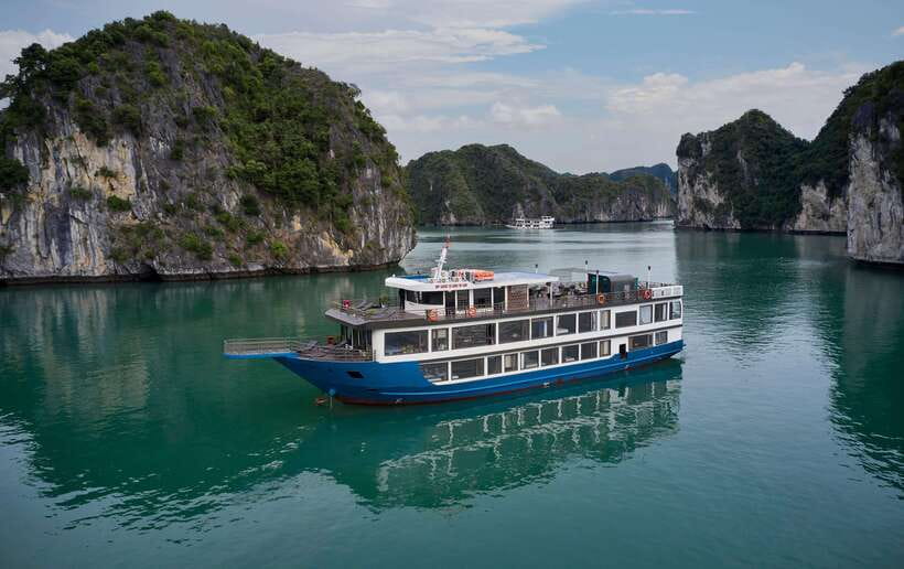Ha Long Bay: 2-Day Tour with La Pandora Boutique Cruise - Lunch among the limestone islets