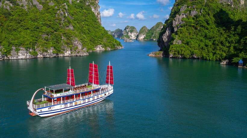 Ha Long Bay - Bai Tu Long Bay Luxury Boat Tour & Transfer - Lunch with the limestone islands around you