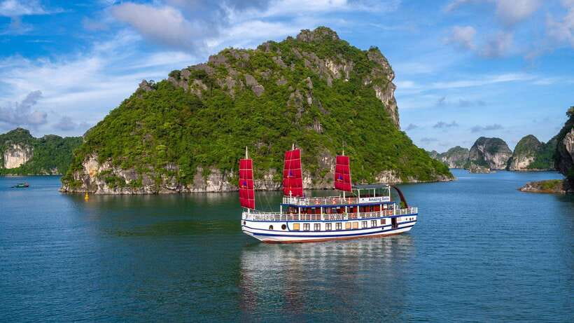 Ha Long Bay - Bai Tu Long Bay Luxury Boat Tour & Transfer - Cruising through Bai Tu Long Bay
