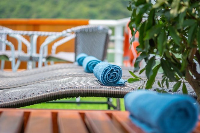 Ha Long Bay Cruise Day Tour with lunch, kayaking, surprise cave & titop island - Lunch on board: a real strength