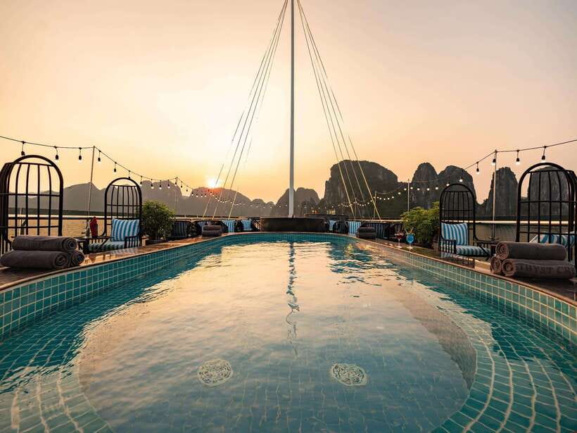Ha Long Bay Luxury Full Day Cruise| Buffet & All Included - Climbing Titov Island for the view