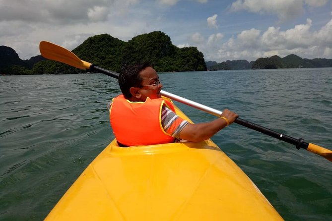 Ha Long Bay Six Hours Trip Kayaking & Swimming on Beach - Kayaking or bamboo boat at Luon Cave