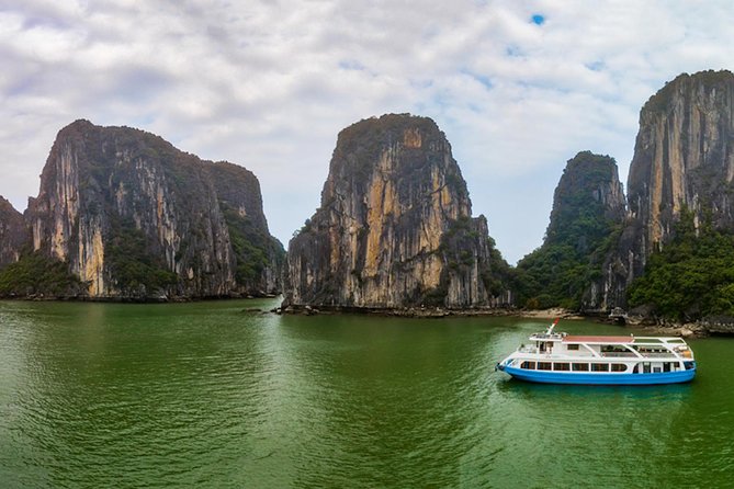 Ha Long Bay Six Hours Trip Kayaking & Swimming on Beach - Lunch on board keeps the route moving