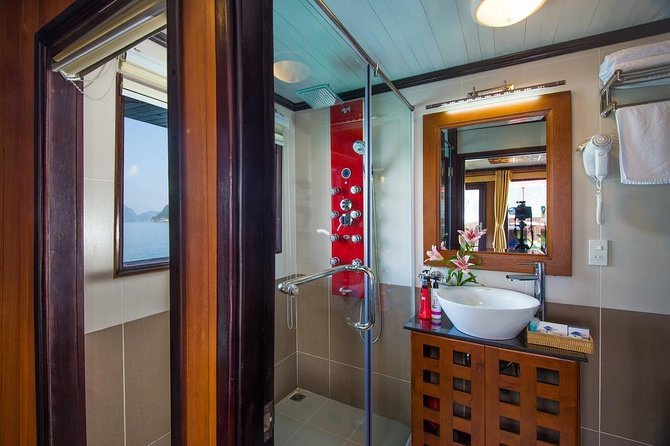 Ha Long bay tour in Middle 3 star cruise - Cruising among Ha Long Bay’s limestone islands