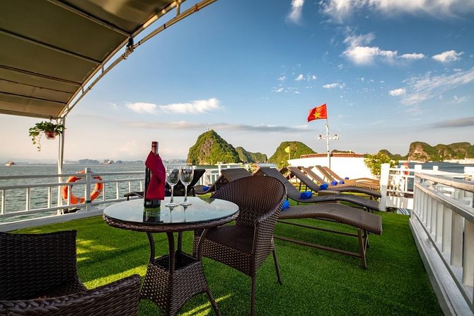Ha Long bay tour in Middle 3 star cruise - Kayaking and the traditional pearl farm