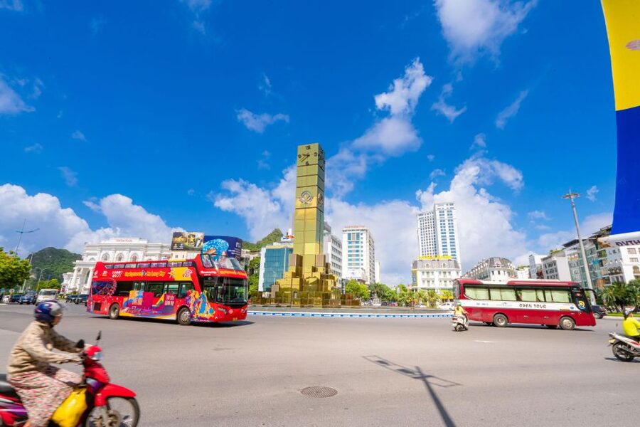 Ha Long: City Sightseeing Hop-On Hop-Off Bus Tour - Ha Long Market: the most local stop