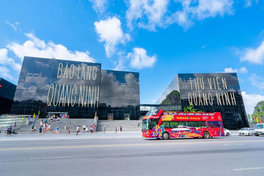 Ha Long: City Sightseeing Hop-On Hop-Off Bus Tour - Ha Long Flower Park: an easy pause
