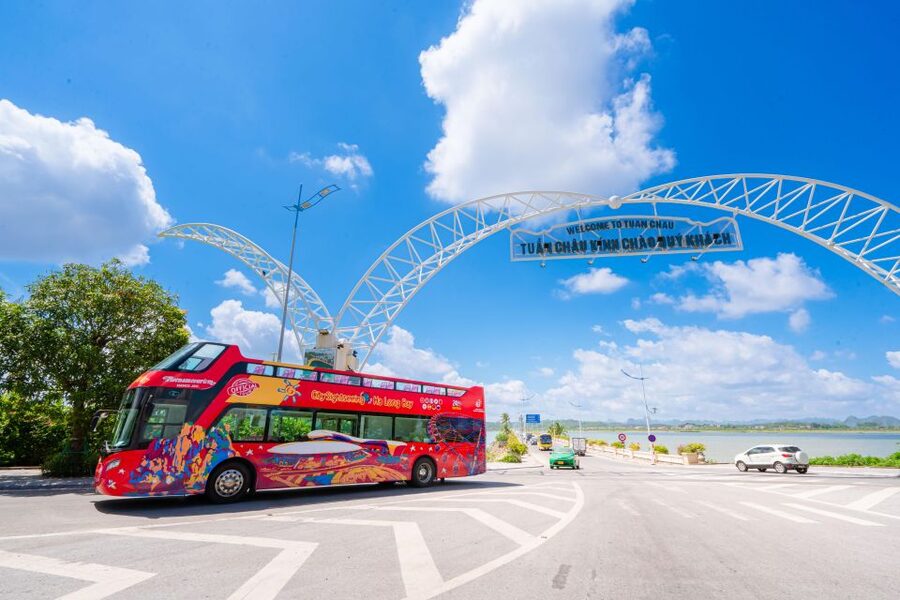Ha Long: City Sightseeing Hop-On Hop-Off Bus Tour - Starting at the terminal and planning the day