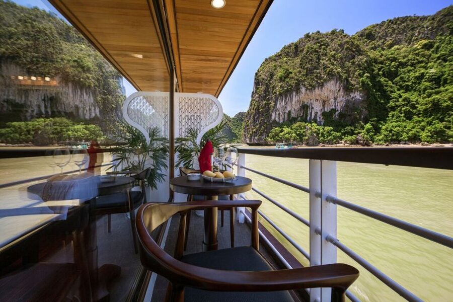 Ha Long & Lan Ha Bays: 2-Day Cruise with Meals & Kayaking - Sunrise Tai Chi and an early second day