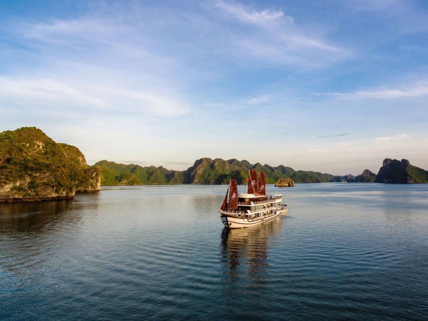 Ha Long & Lan Ha Bays: 2-Day Cruise with Meals & Kayaking - Cabin comfort and life on a moving boat