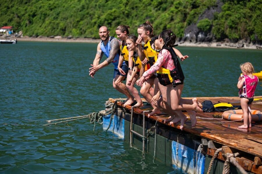 Ha Long & Lan Ha Bays: 2-Day Cruise with Meals & Kayaking - The return to Tuan Chau