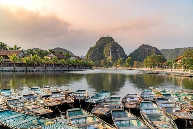 Hai Phong City Historical and Food Tour - Opera House, Le Chan statue, and the railway station
