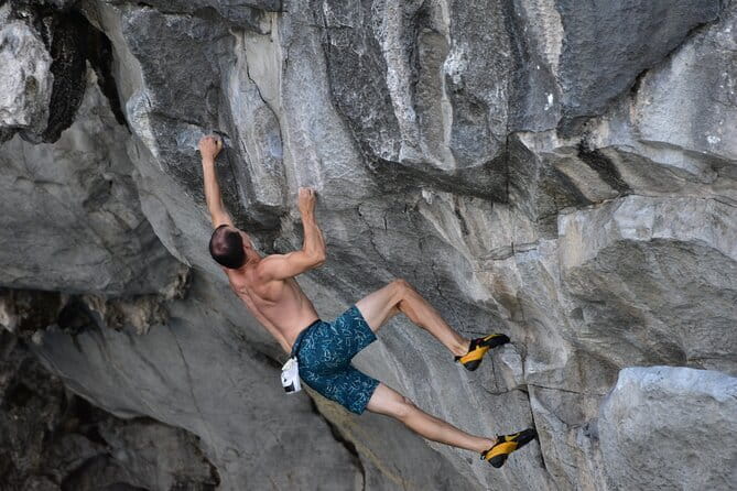 Half day Deep Water Solo - Key points for your Cat Ba climbing day