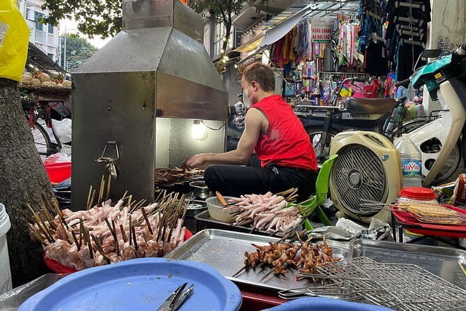 Half-Day Mindfulness Meditation Retreat in Hanoi - Releasing animals and sharing a grateful vegetarian meal