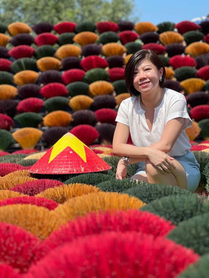 Half Day trip to Incense & Hat Villages with Train Street - Quang Phu Cau, where incense fills the village