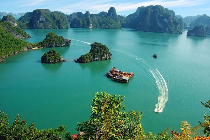 Halong 2 days 1 night with Cozy Classic Cruise from Hanoi - The 7:30 pickup from Hanoi’s Old Quarter
