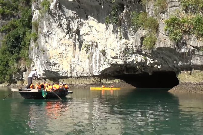 Halong 6 hours Boat tour with Cave, Kayak, lunch, transfer high-way from Hanoi - The highway ride from Hanoi