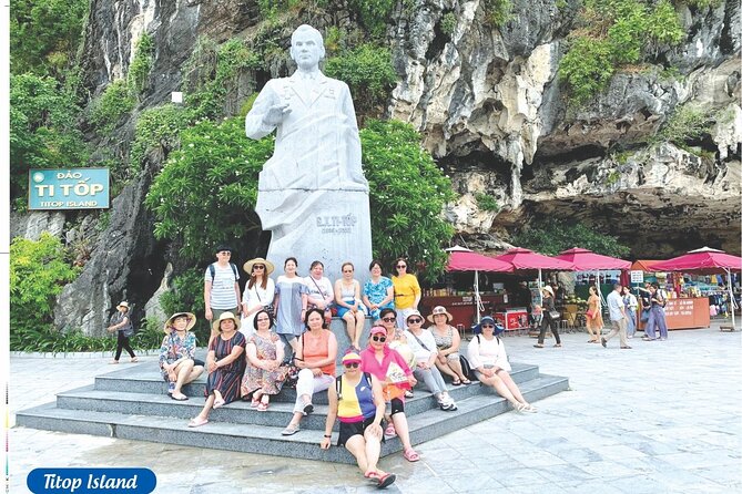 Halong 6 hours Boat tour with Cave, Kayak, lunch, transfer high-way from Hanoi - Lunch on the boat